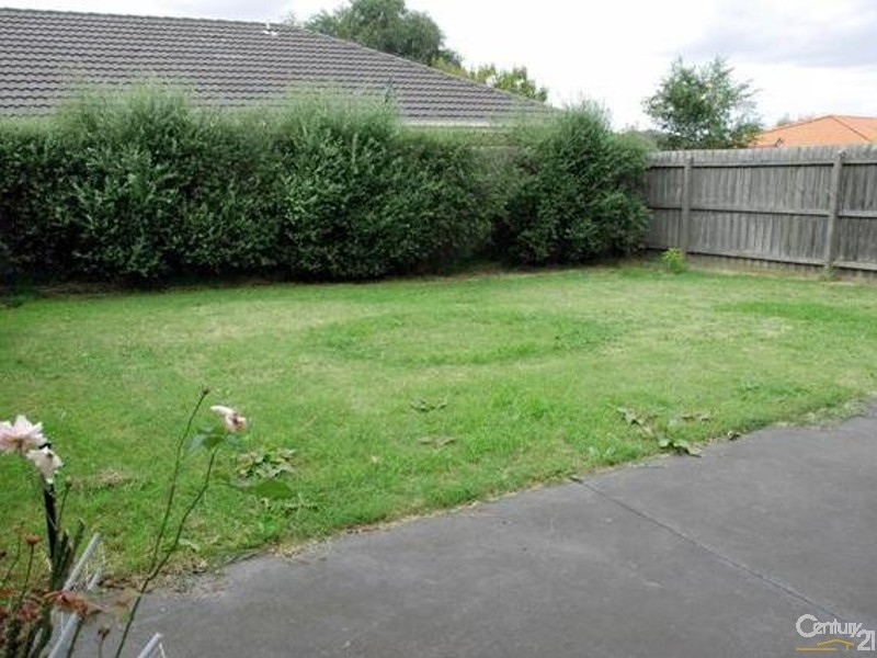 2 Cropton Place, Narre Warren South VIC 3805