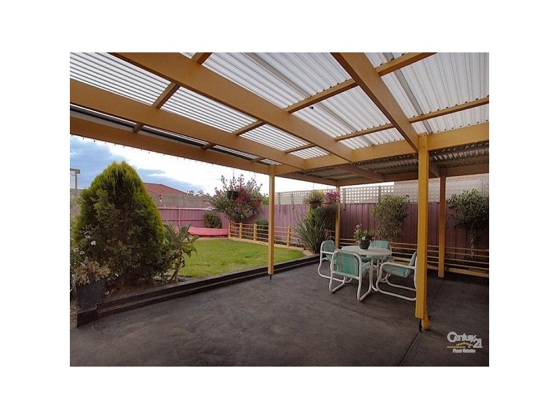 23 Sir Thomas Drive, Pakenham VIC 3810