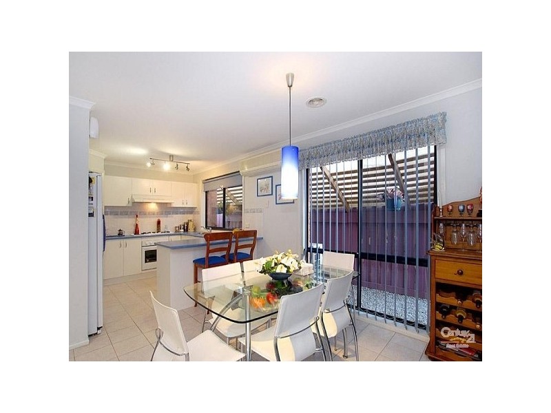 23 Sir Thomas Drive, Pakenham VIC 3810