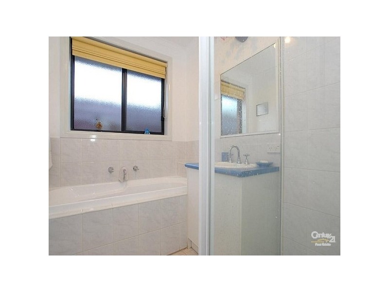 23 Sir Thomas Drive, Pakenham VIC 3810