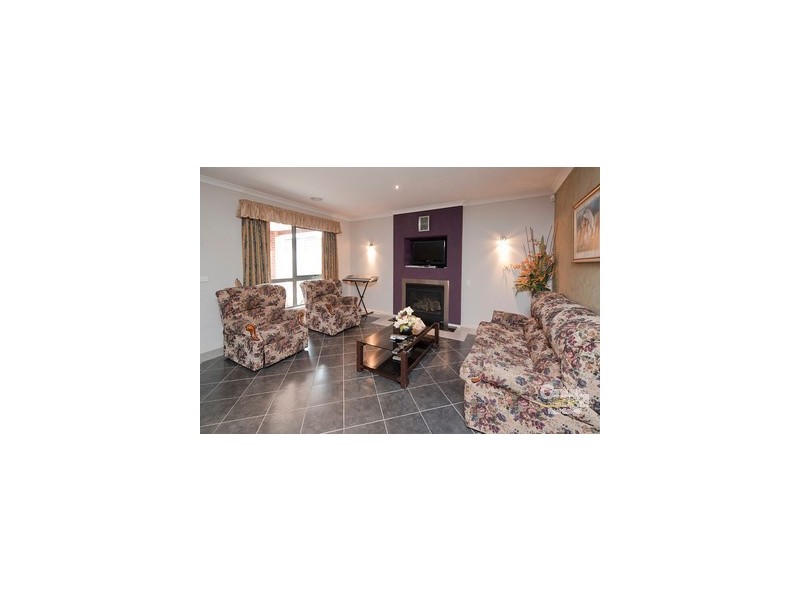 10 Broadstone Way, Cranbourne VIC 3977