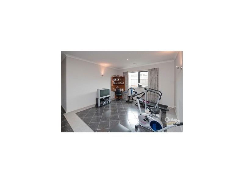 10 Broadstone Way, Cranbourne VIC 3977