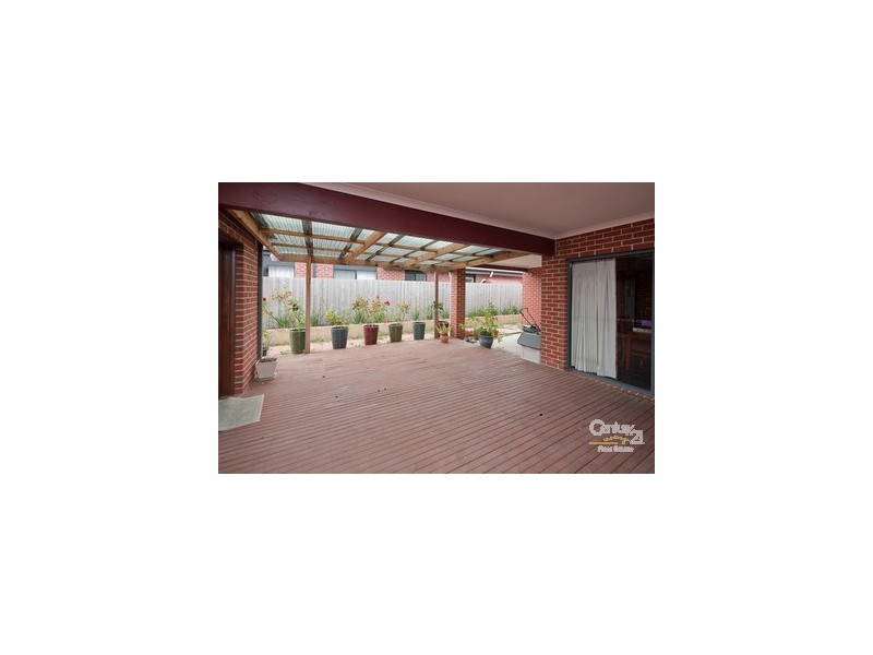 10 Broadstone Way, Cranbourne VIC 3977