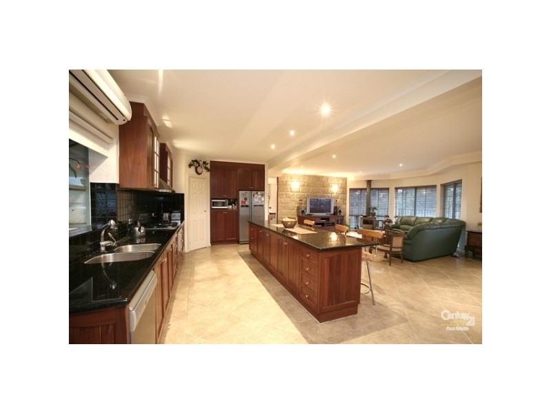 2 Halcyon Way, Narre Warren VIC 3805