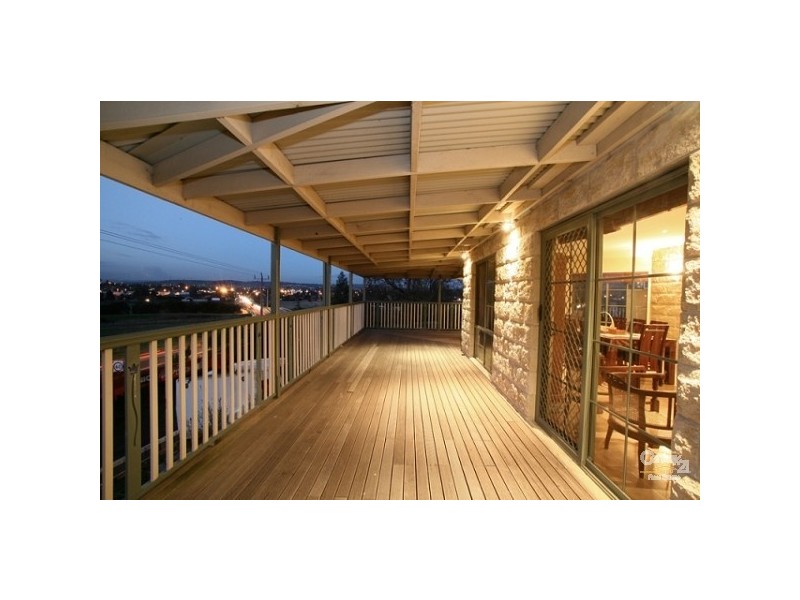 2 Halcyon Way, Narre Warren VIC 3805