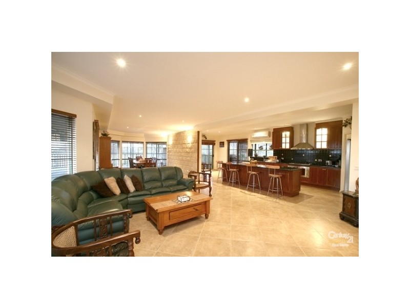 2 Halcyon Way, Narre Warren VIC 3805