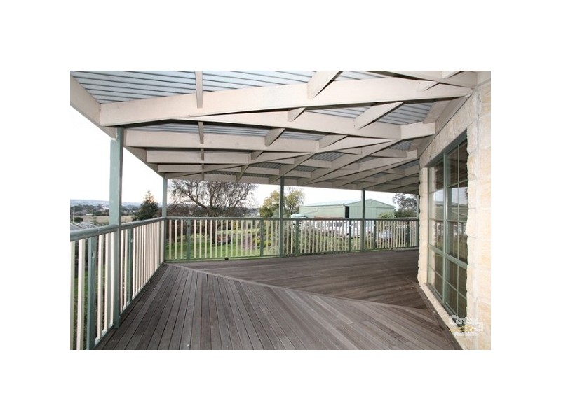 2 Halcyon Way, Narre Warren VIC 3805