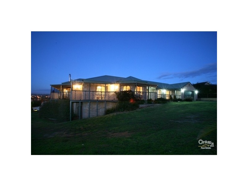 2 Halcyon Way, Narre Warren VIC 3805