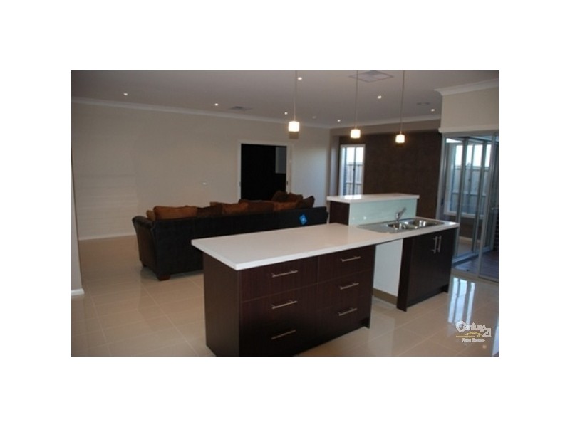 40 Wild Scotchman Way, Cranbourne East VIC 3977