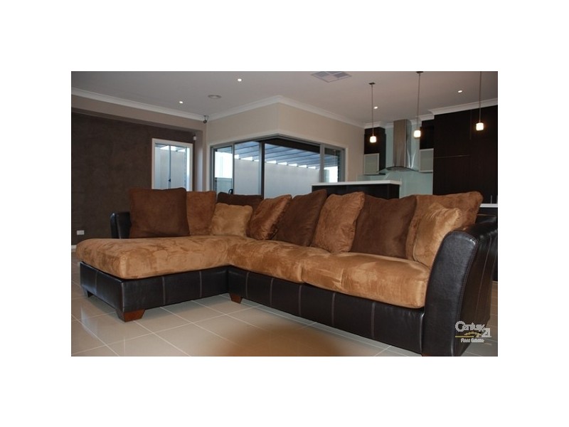 40 Wild Scotchman Way, Cranbourne East VIC 3977