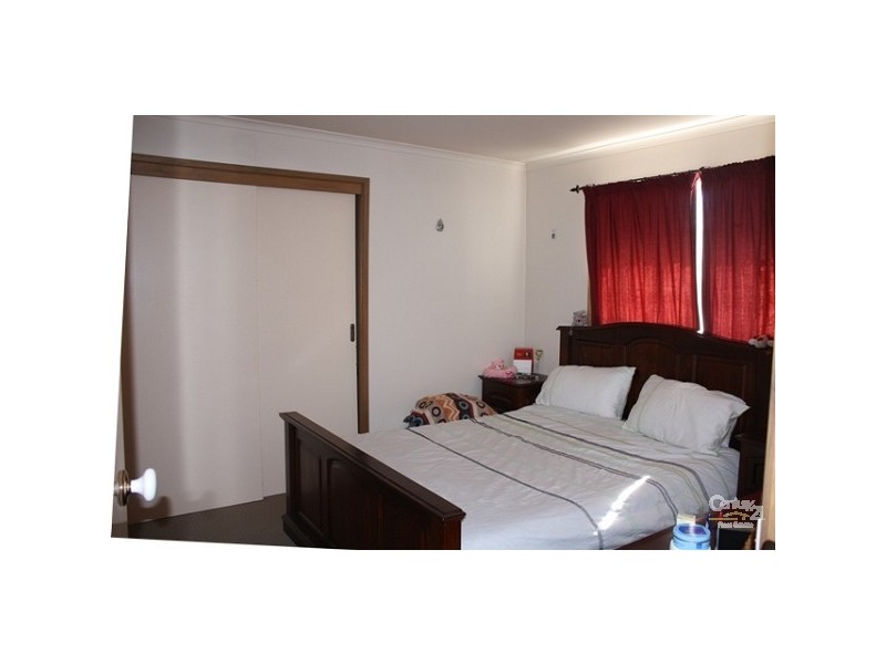 7 General Joshua Drive, Hampton Park VIC 3976