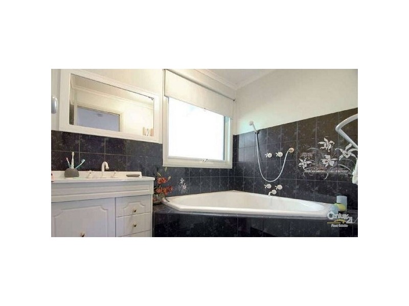 16 Branton Drive, Hampton Park VIC 3976