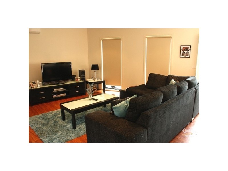 2/16 Sedgwick Court, Lynbrook VIC 3975