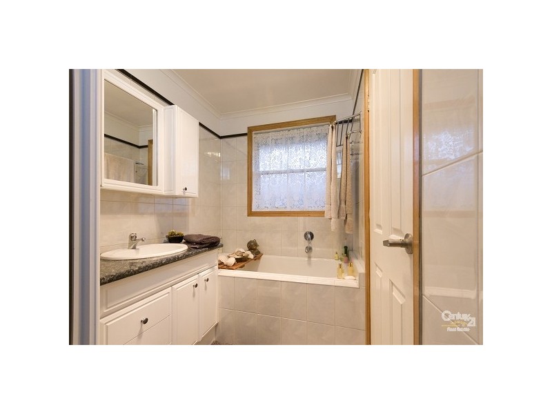 9 Hallam Road, Hampton Park VIC 3976