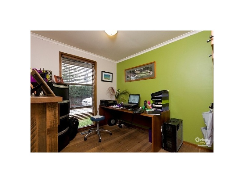 9 Hallam Road, Hampton Park VIC 3976