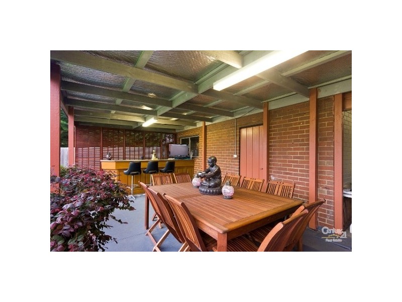 9 Hallam Road, Hampton Park VIC 3976