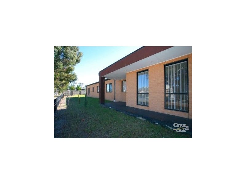 9 Colonial Way, Pakenham VIC 3810