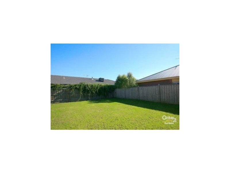 9 Colonial Way, Pakenham VIC 3810