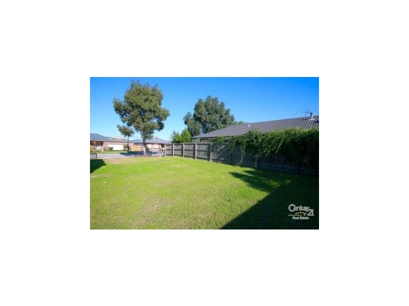9 Colonial Way, Pakenham VIC 3810
