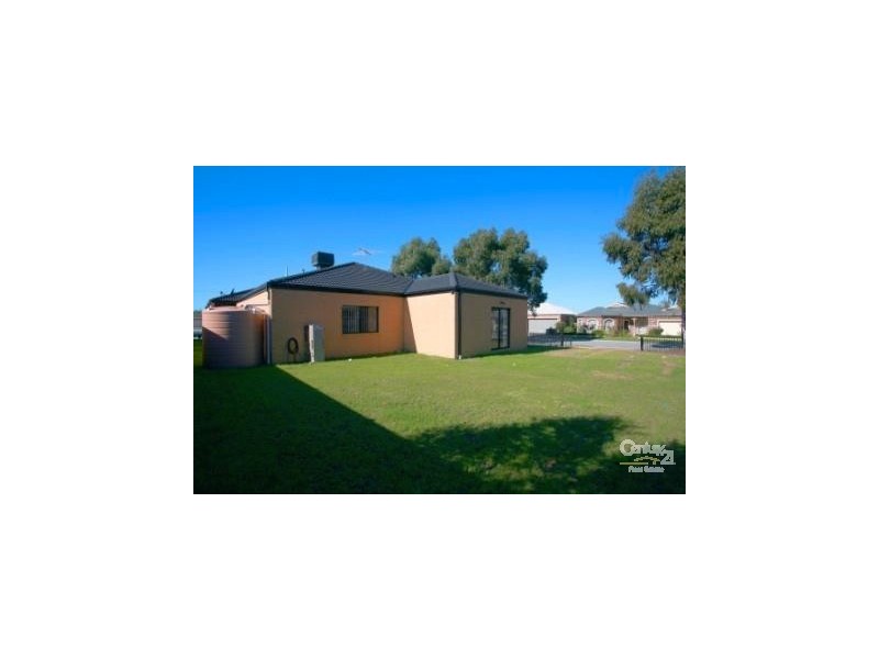 9 Colonial Way, Pakenham VIC 3810