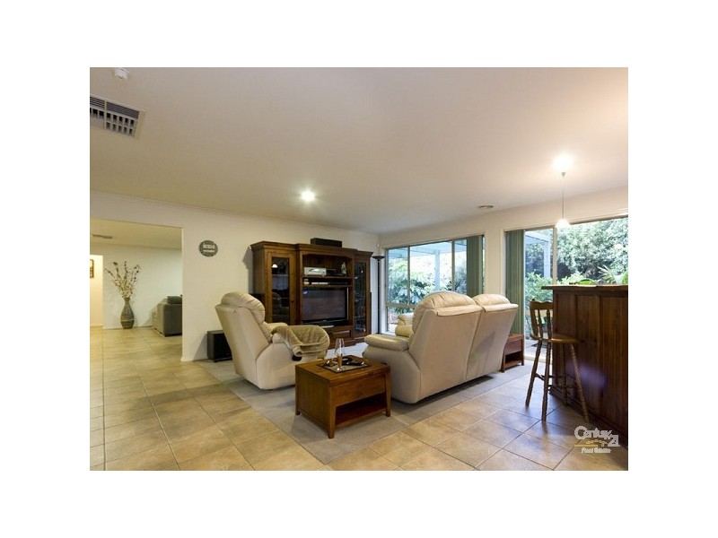 42 Branton Drive, Hampton Park VIC 3976