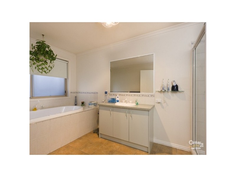 42 Branton Drive, Hampton Park VIC 3976