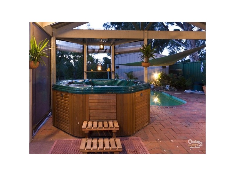 42 Branton Drive, Hampton Park VIC 3976