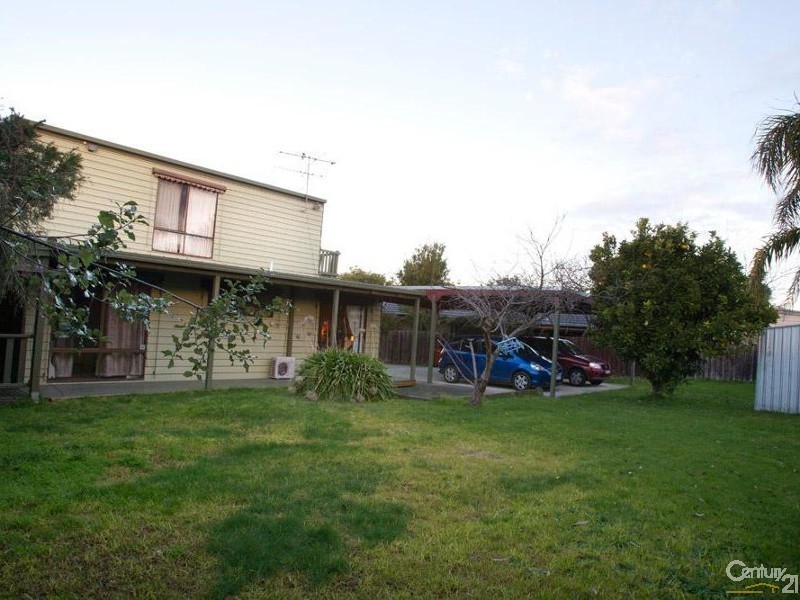 16 Pinewood Drive, Hastings VIC 3915