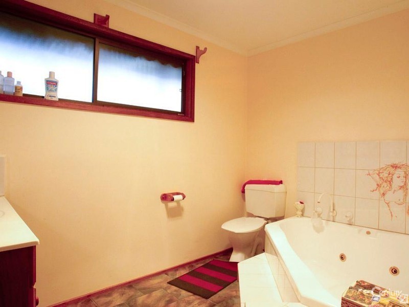 16 Pinewood Drive, Hastings VIC 3915