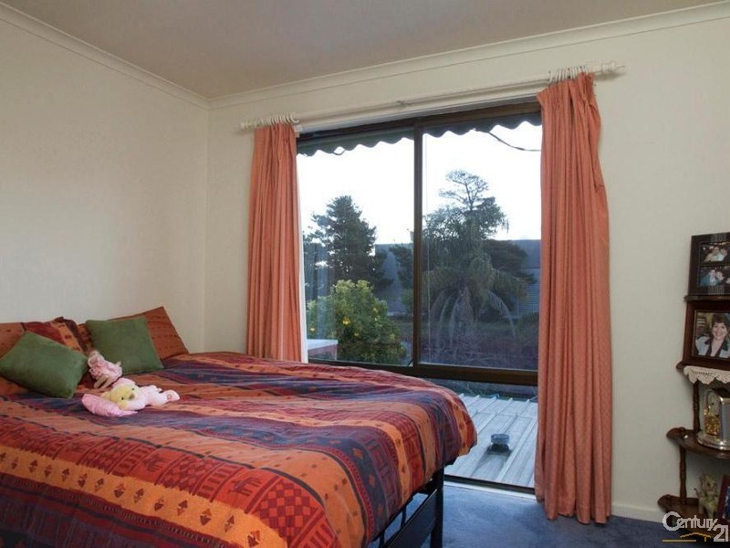 16 Pinewood Drive, Hastings VIC 3915