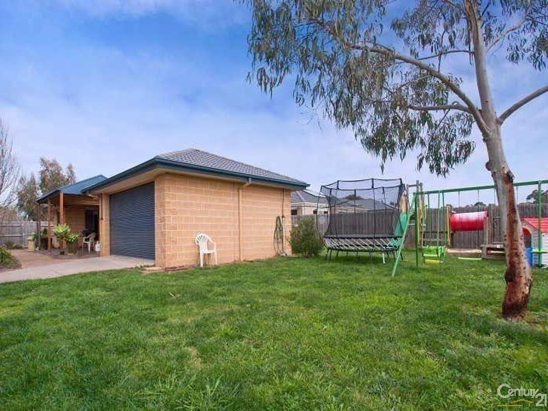 16 Kuan Yin Place, Hastings VIC 3915