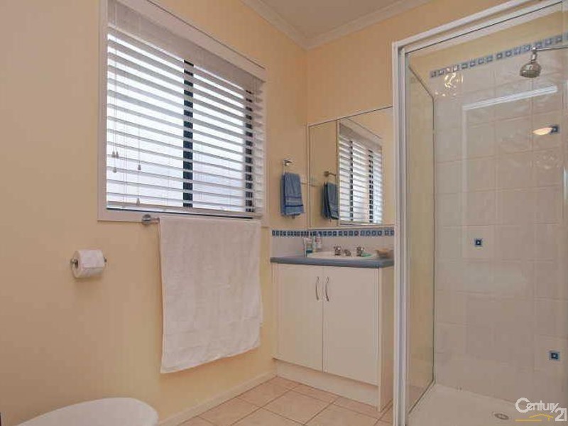 16 Kuan Yin Place, Hastings VIC 3915