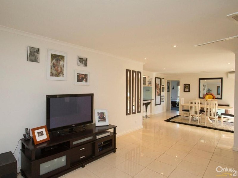 15 Deanswood Drive, Somerville VIC 3912