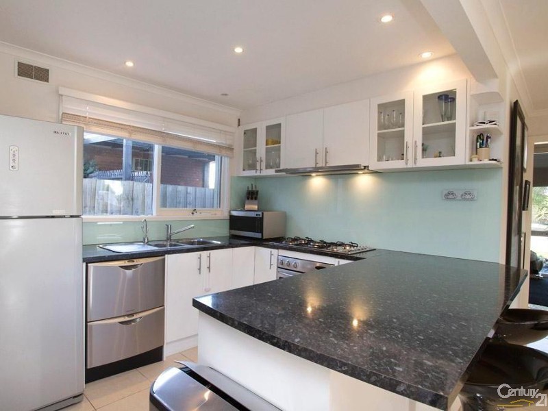 15 Deanswood Drive, Somerville VIC 3912