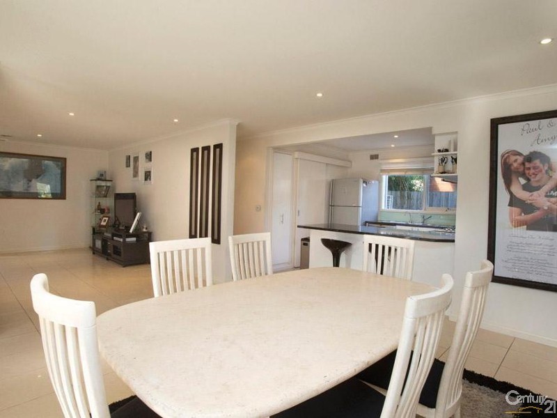 15 Deanswood Drive, Somerville VIC 3912