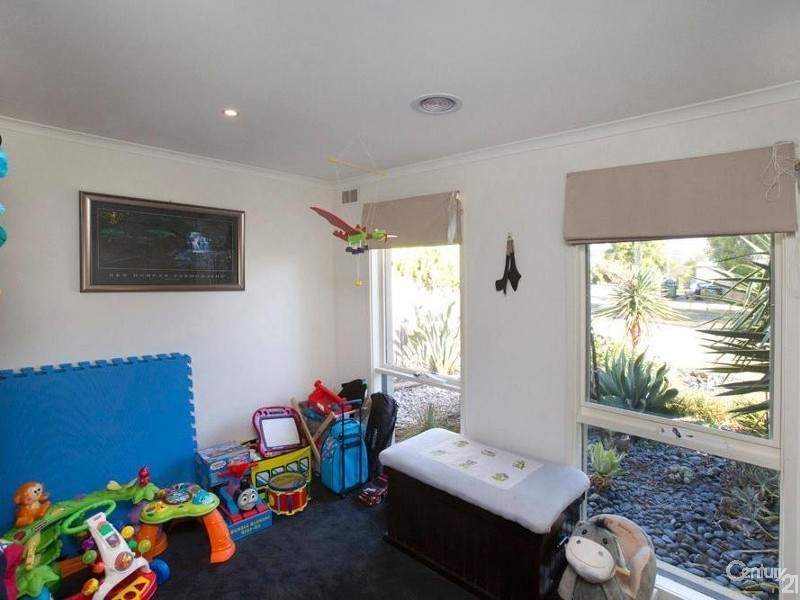 15 Deanswood Drive, Somerville VIC 3912