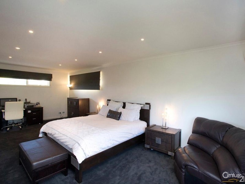 15 Deanswood Drive, Somerville VIC 3912