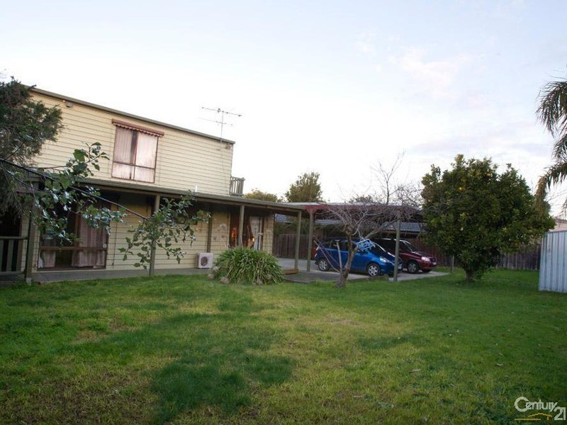 16 Pinewood Drive, Hastings VIC 3915