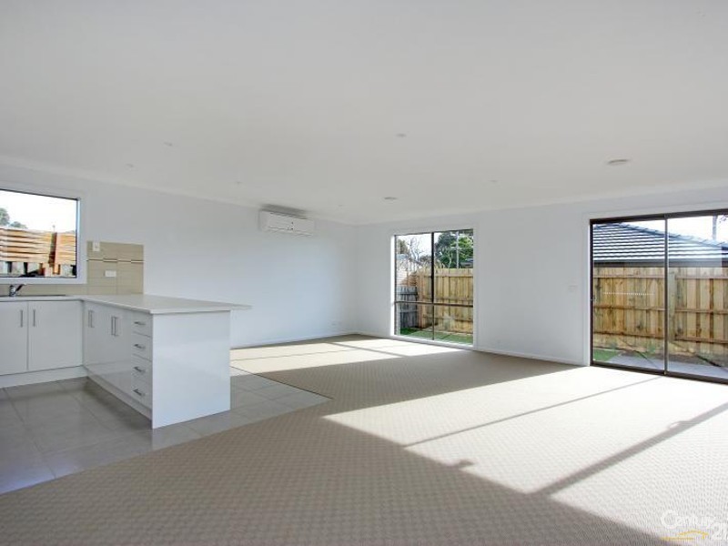 2/14 Hilltop Rise, Hastings VIC 3915