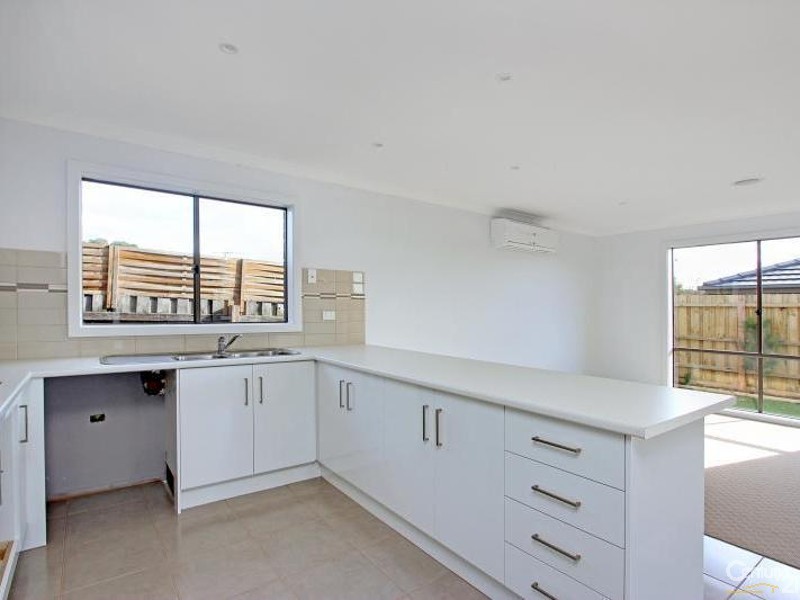 2/14 Hilltop Rise, Hastings VIC 3915