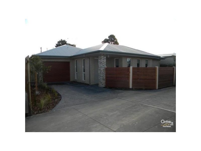 2/17 Railway Crescent, Hastings VIC 3915