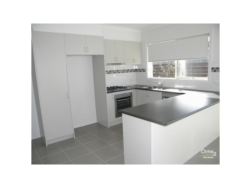 2/17 Railway Crescent, Hastings VIC 3915