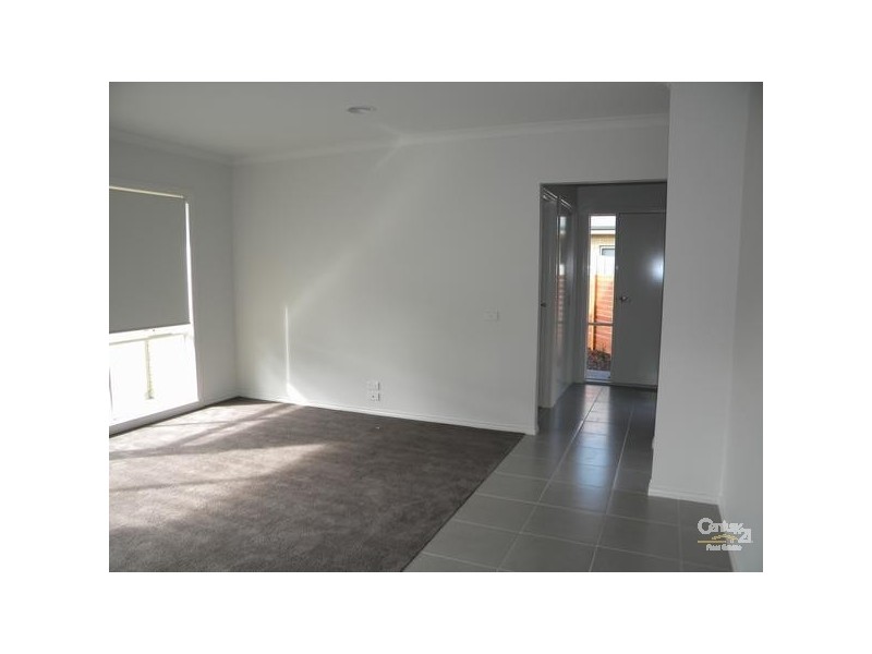 2/17 Railway Crescent, Hastings VIC 3915