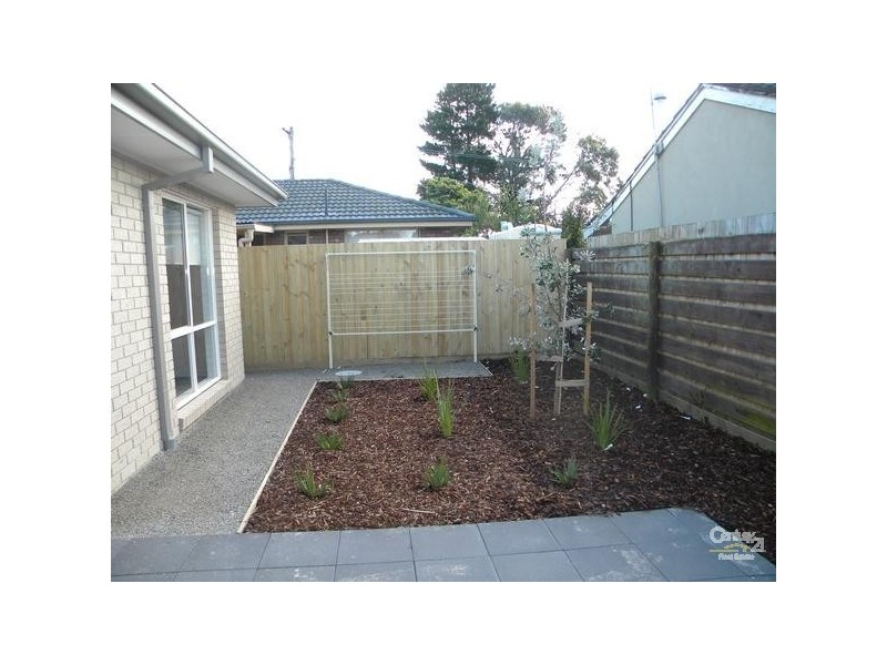 2/17 Railway Crescent, Hastings VIC 3915