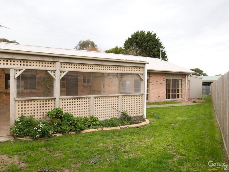 2/1 PARK STREET, Bittern VIC 3918