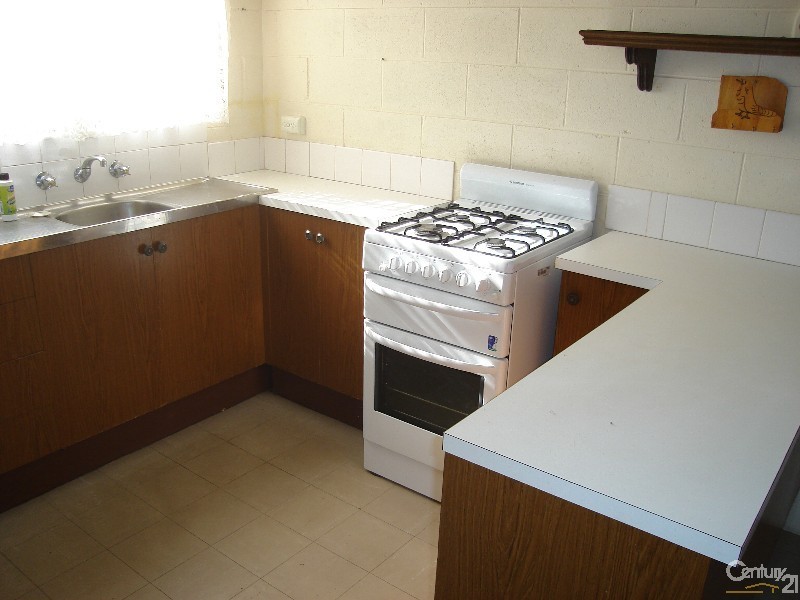 2/17 McCallum Street, Hastings VIC 3915