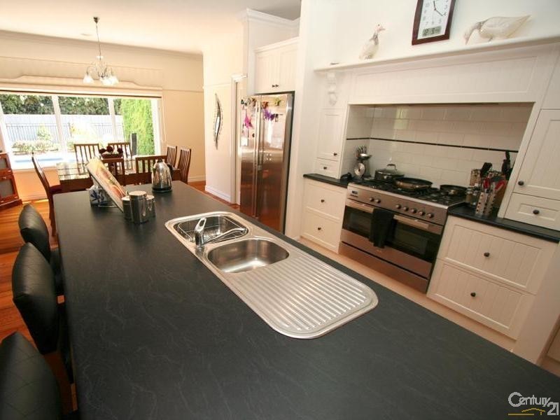 8 Kuan Yin Place, Hastings VIC 3915