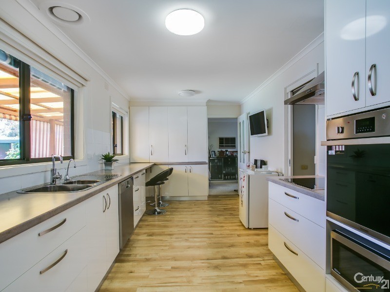 4 Penshurst Avenue, Hastings VIC 3915