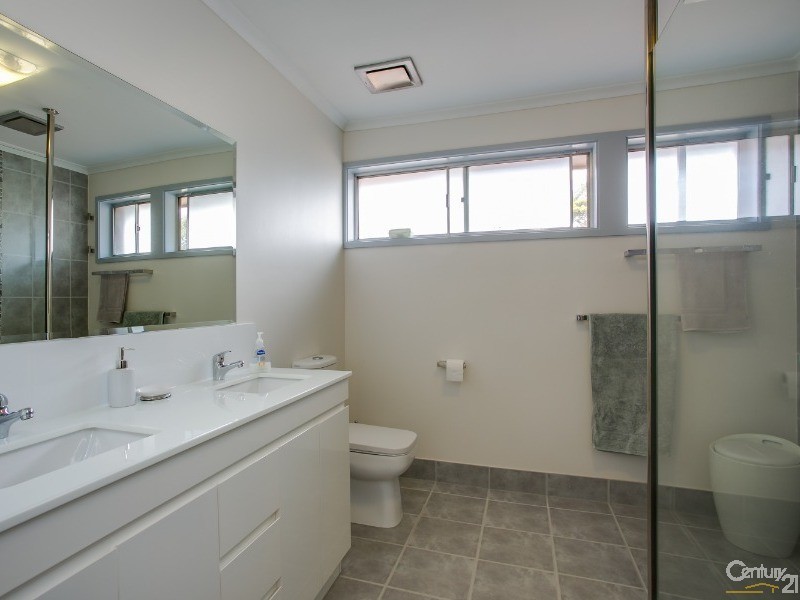 4 Penshurst Avenue, Hastings VIC 3915