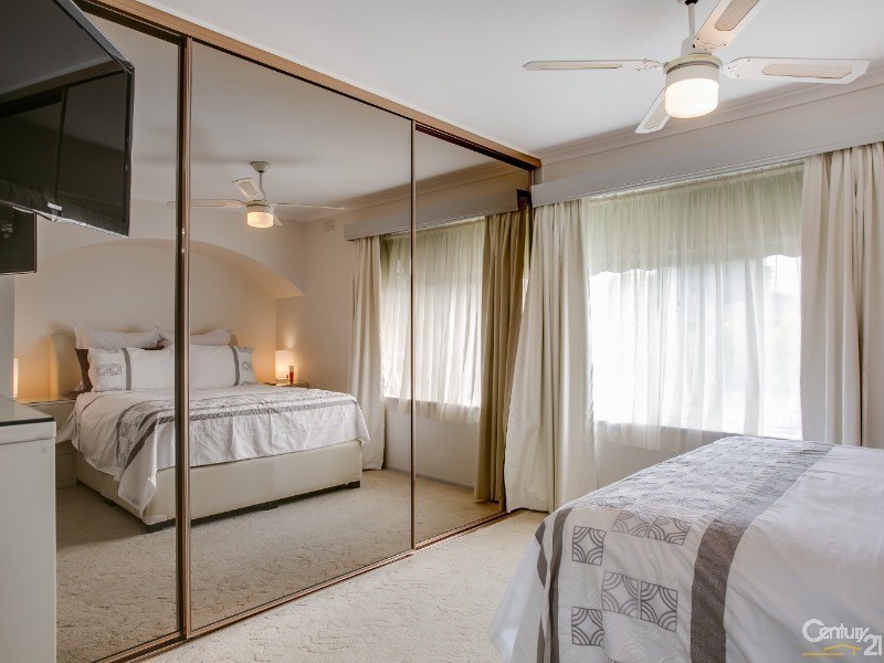 4 Penshurst Avenue, Hastings VIC 3915